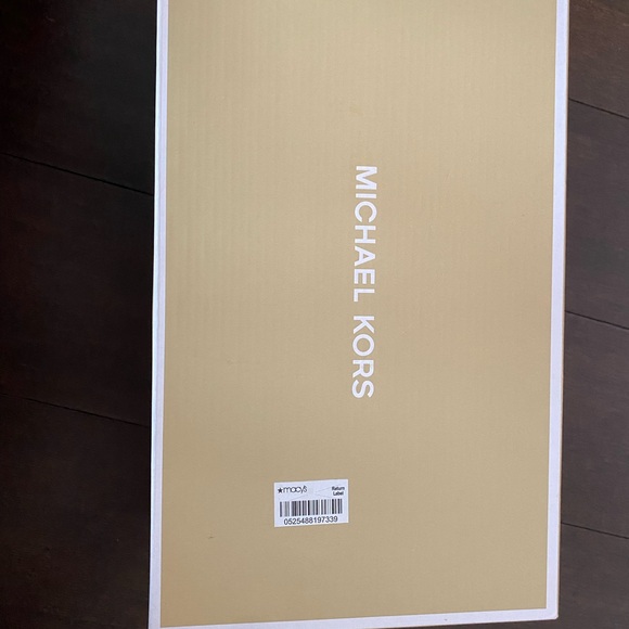 Michael Kors plate thong sandals with mini MK logo size 7M Like new with box. - Picture 10 of 10